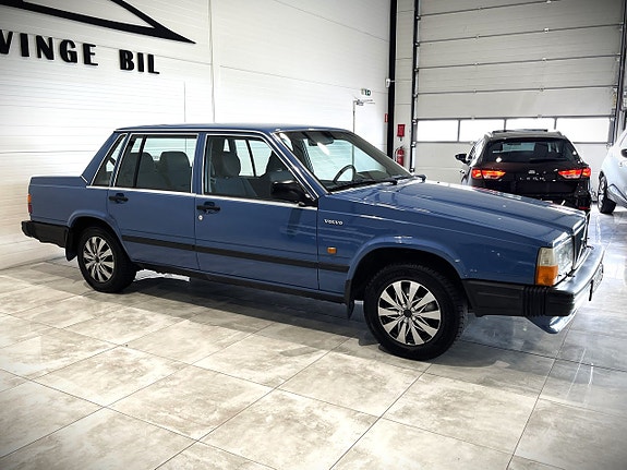 Volvo 740 2 of 5