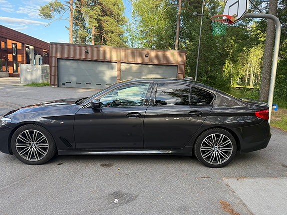 BMW 520d 4 of 5