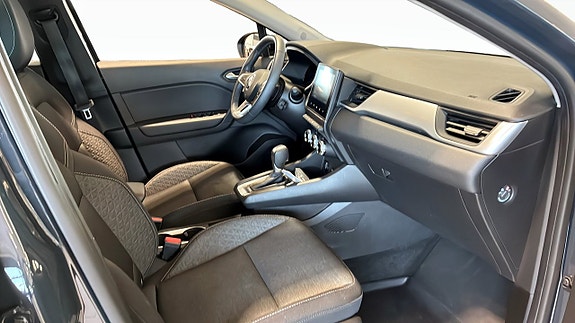 Renault Captur 3 of 9