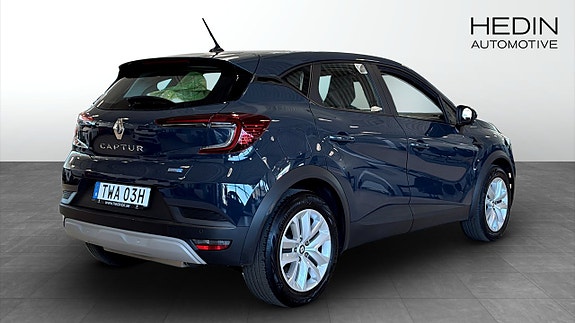 Renault Captur 2 of 9