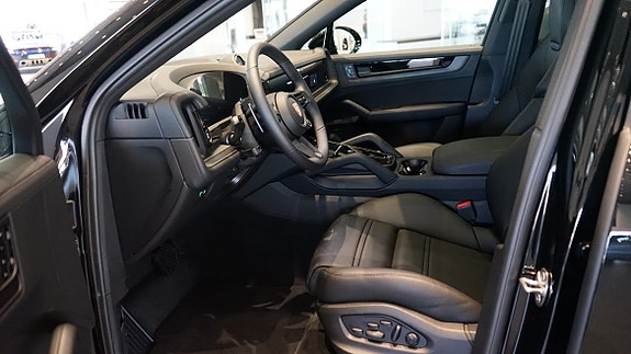 Porsche Cayenne Coupe 6 of 6