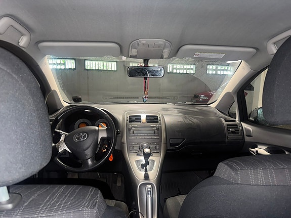 Toyota Auris 4 of 5