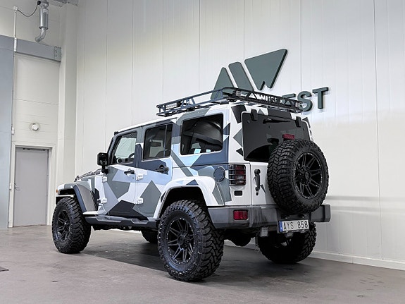 Jeep Wrangler Unlimited 4 of 5