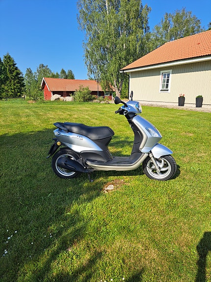 Piaggio Fly 125 2 of 3