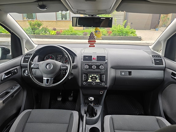 Volkswagen Touran 3 of 5