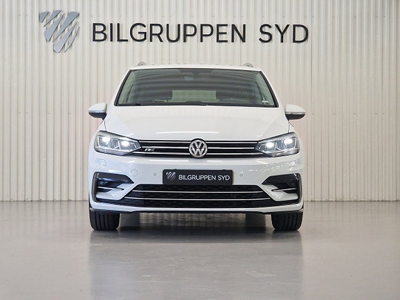 Volkswagen Touran 2 of 5