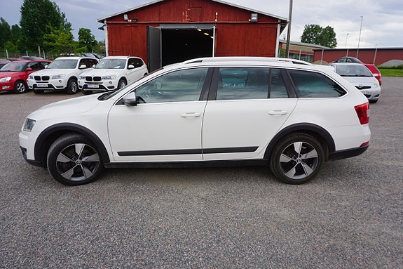 Skoda Octavia Scout 4 of 5