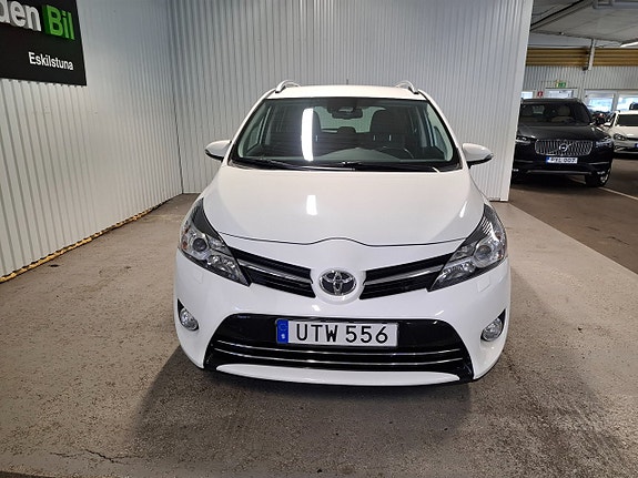 Toyota Verso 2 of 5