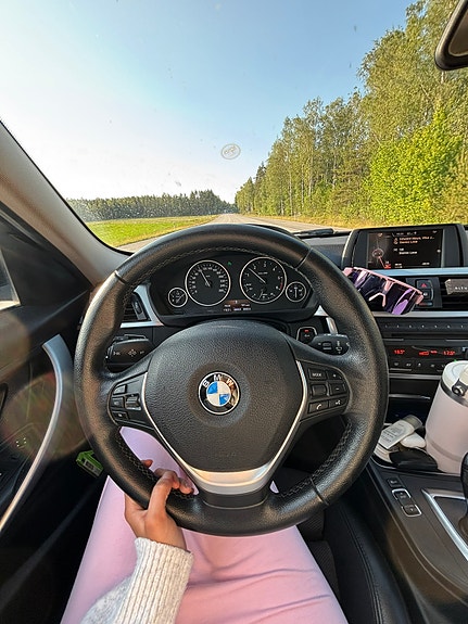 BMW 318d 3 of 9