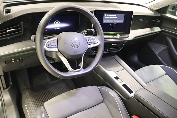 Volkswagen Passat 9 of 12
