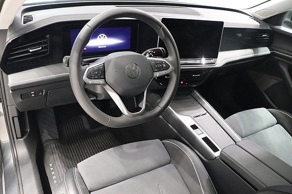 Volkswagen Passat 9 of 12