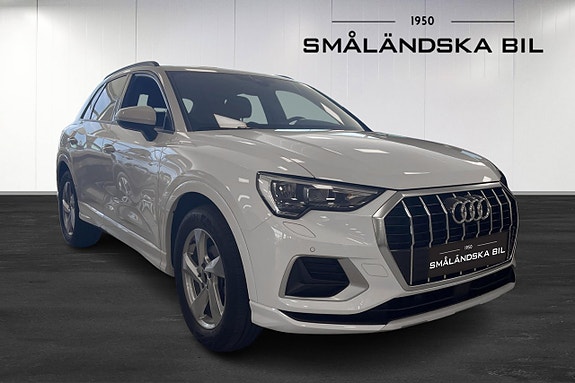 Audi Q3 2 of 5