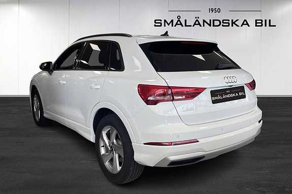 Audi Q3 3 of 5
