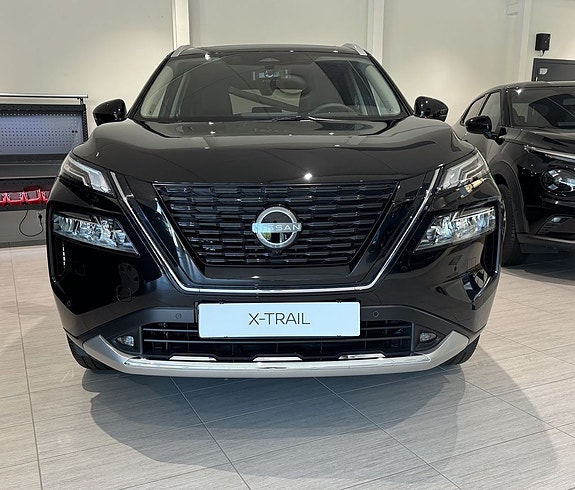 Nissan X-Trail 2 of 5