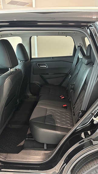 Nissan X-Trail 9 of 27