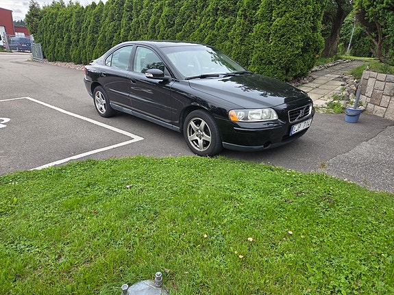 Volvo S60 2 of 5