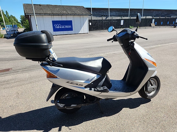Honda SCV100 2 of 5