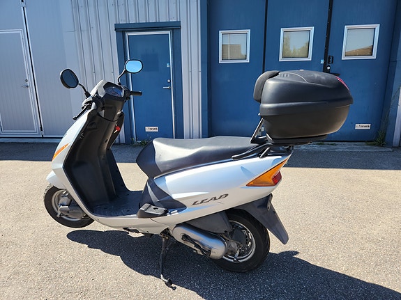 Honda SCV100 3 of 5