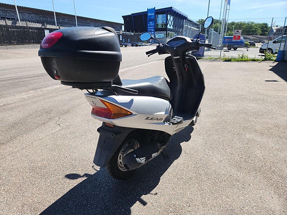 Honda SCV100 4 of 5