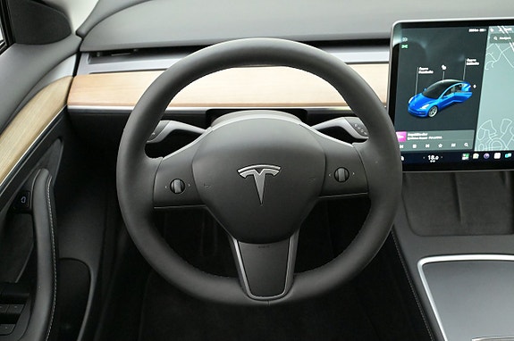 Tesla Model 3 7 of 27