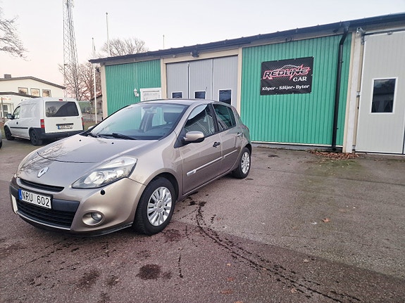 Renault Clio 8 of 17