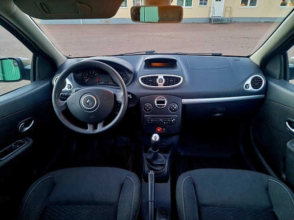 Renault Clio 16 of 17