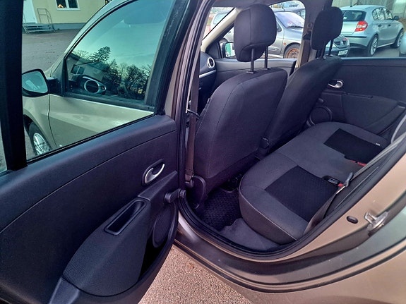 Renault Clio 10 of 17