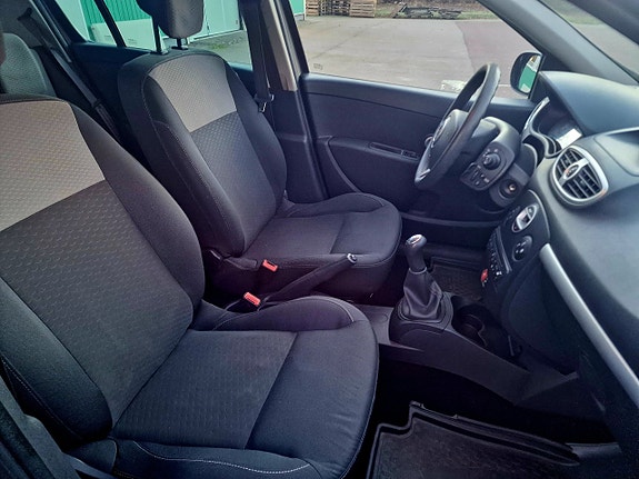 Renault Clio 13 of 17