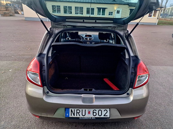 Renault Clio 17 of 17