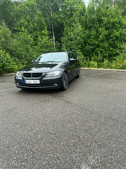 BMW 325i 2 of 10