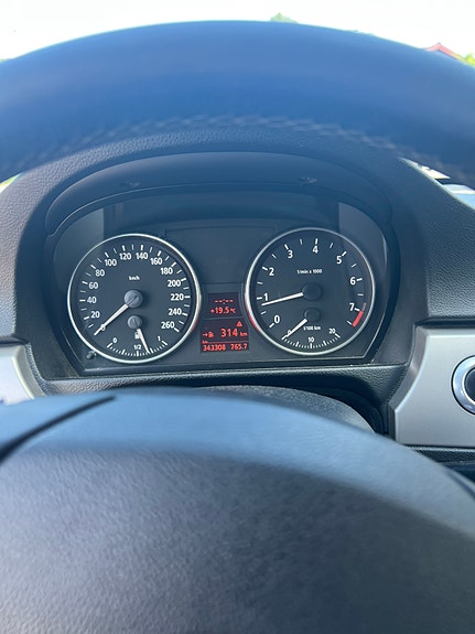 BMW 325i 8 of 10