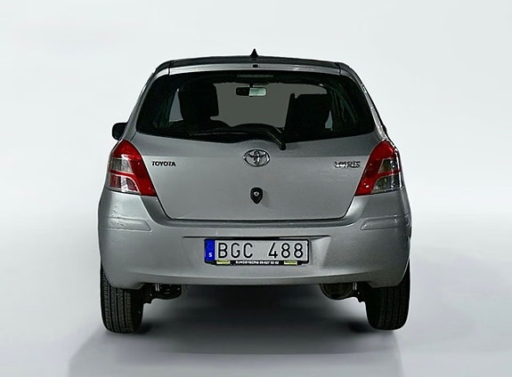 Toyota Yaris 3 of 4