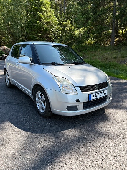 Suzuki Swift 2 of 5