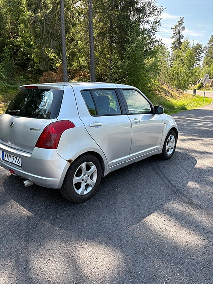 Suzuki Swift 3 of 5