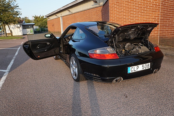 Porsche 911 Carrera 4S 4 of 5