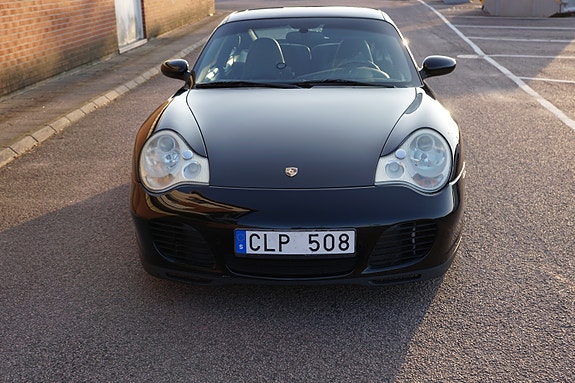 Porsche 911 Carrera 4S 2 of 5