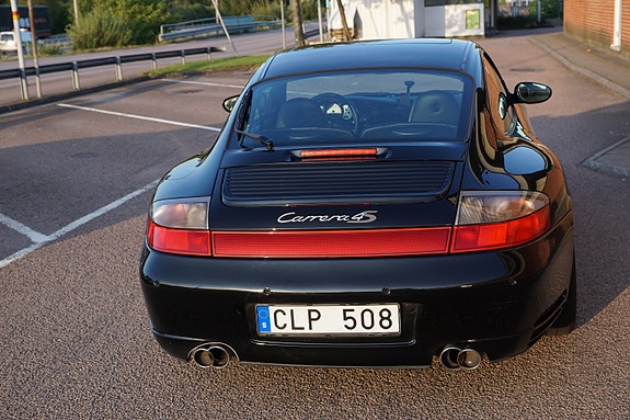 Porsche 911 Carrera 4S 5 of 5