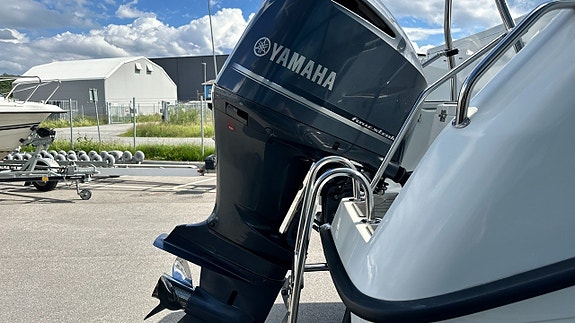 AMT 230 BR Yamaha F225 FETX -21 5 of 18