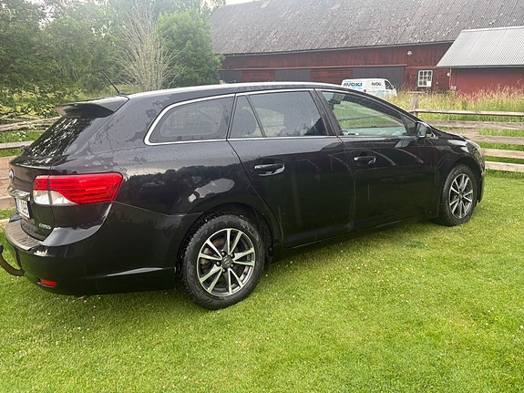 Toyota Avensis 3 of 3