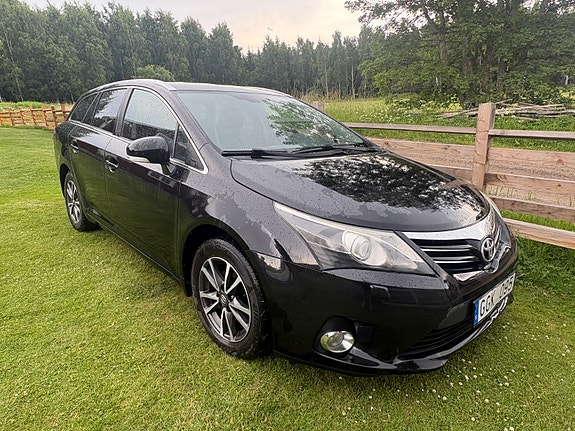 Toyota Avensis 2 of 3