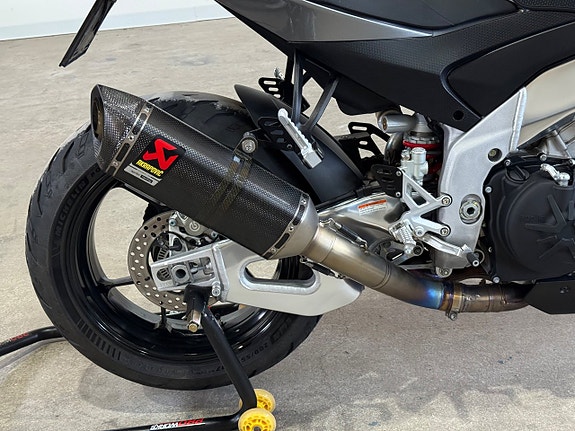 Aprilia Tuono V4 RR Akrapovic 0kr instas räntekampanj 3,45 12 of 13