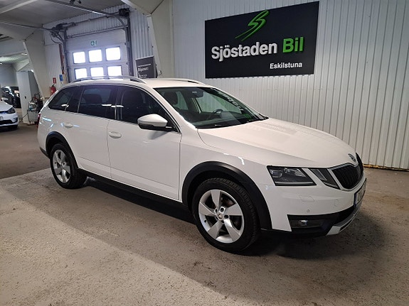 Skoda Octavia Scout 3 of 5