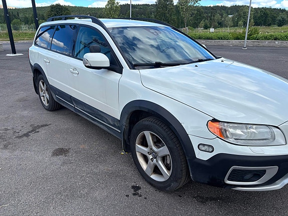 Volvo XC70 2 of 5