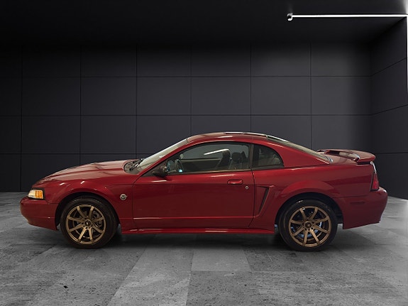 Ford Mustang 3 of 5