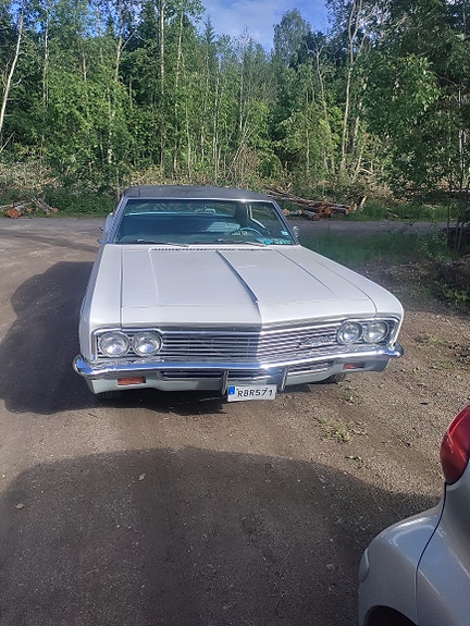 Chevrolet Caprice 2 of 3