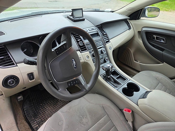 Ford Taurus 5 of 5
