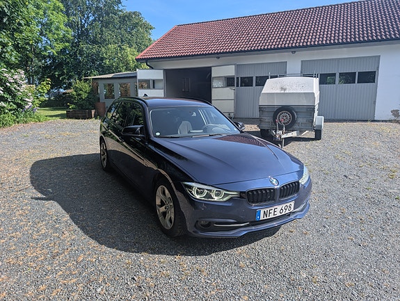 BMW 320d 2 of 5