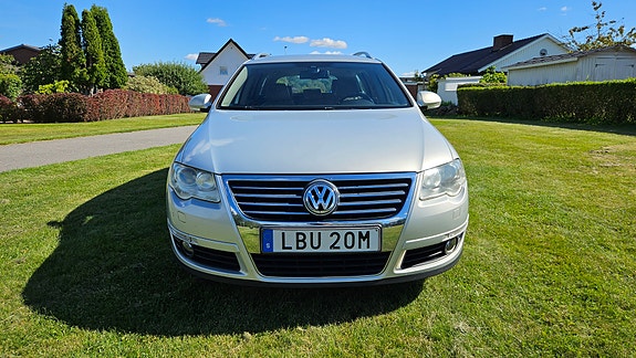 Volkswagen Passat 2 of 5
