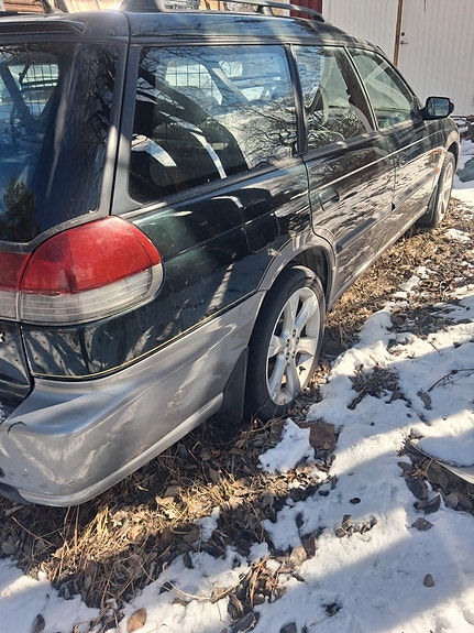 Subaru Legacy Outback 3 of 3