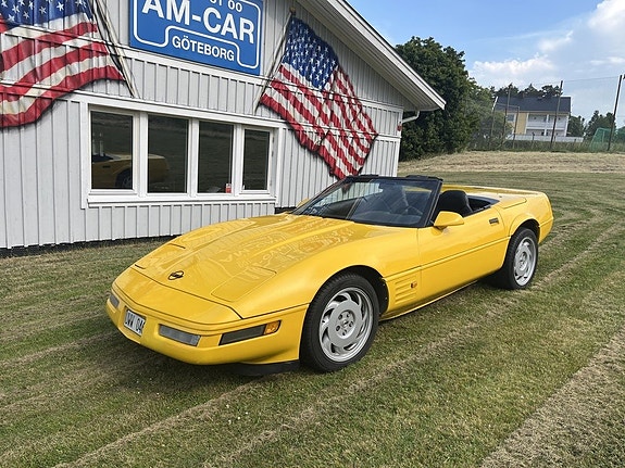 Chevrolet Corvette 4 of 5